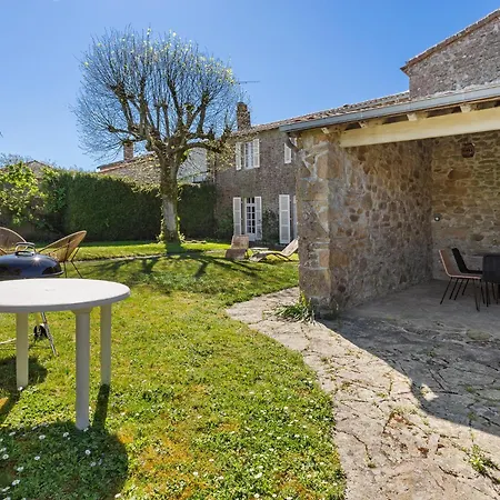 Maison Caron Jardin, Spacieuse Et Familiale *