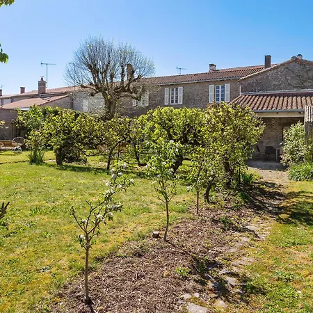 Casa vacanze Maison Caron Jardin, Spacieuse Et Familiale Les Landes-Genusson