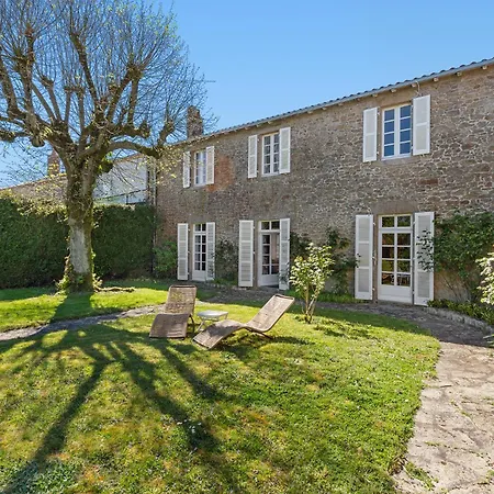 Maison Caron Jardin, Spacieuse Et Familiale Les Landes-Genusson